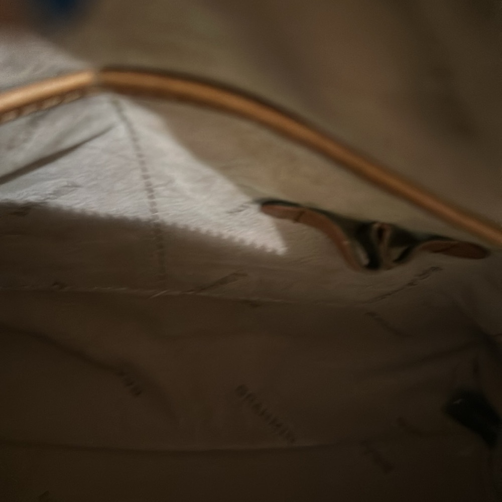 Handbag - Picture 6 of 9